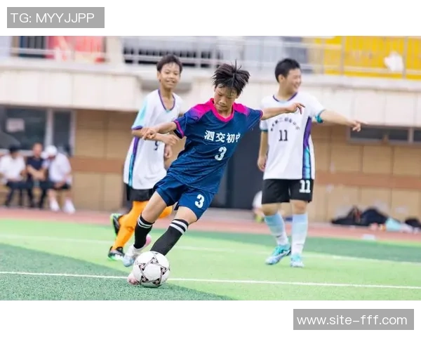 激情四溢的足球联谊赛圆满落幕友谊与竞技交融的精彩瞬间回顾