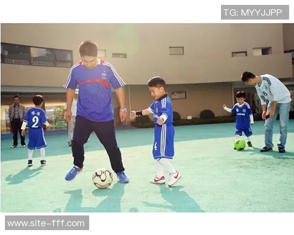 父亲节特别活动足球场上的温情与欢笑共庆父爱时刻